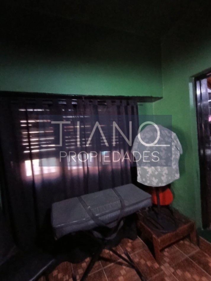 AMPLIA CASA de 3 ambientes +   departamento 2 ambientes al frente  VENTA EN BLOCK