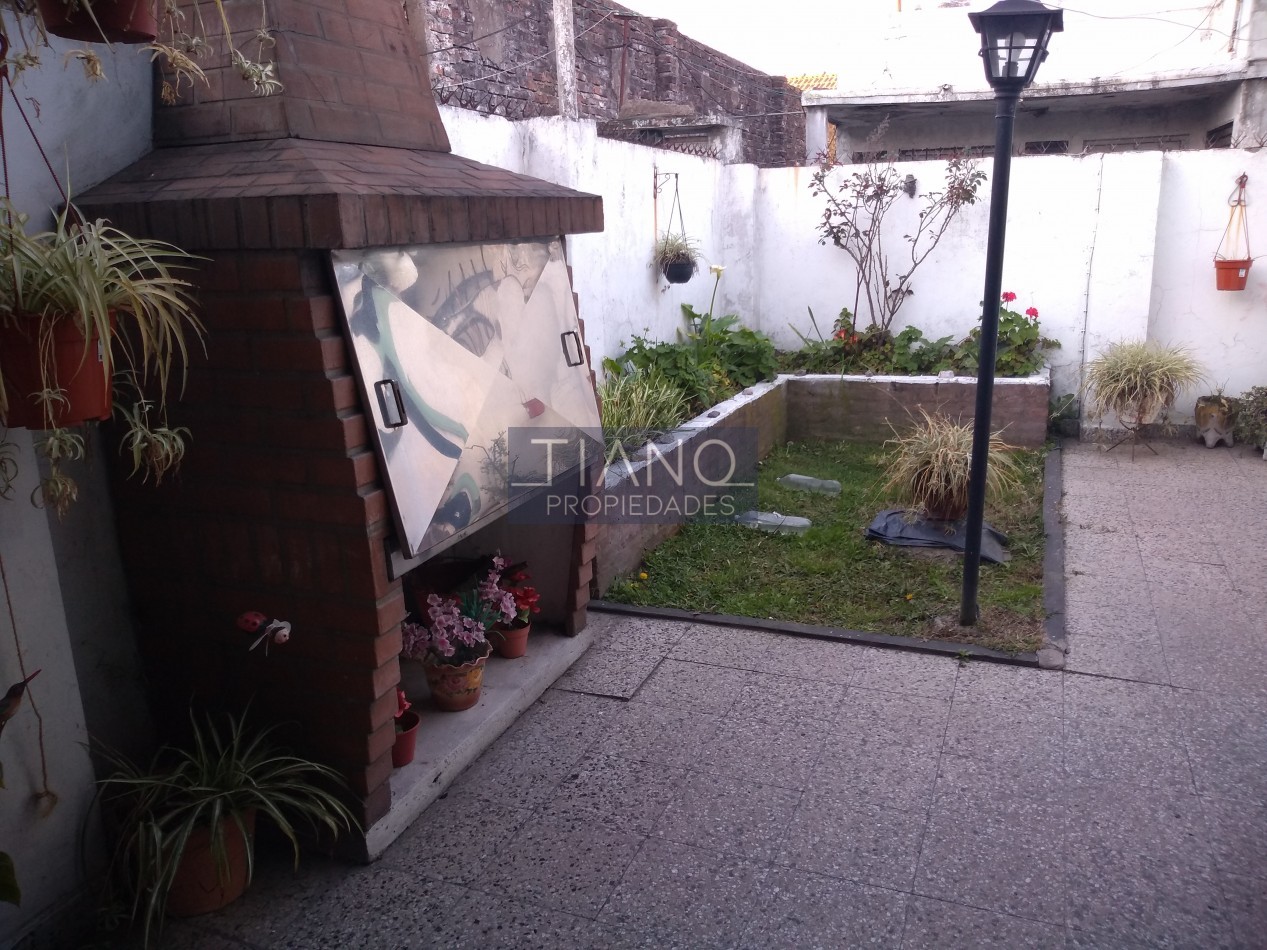 AMPLIO 4 AMBIENTES CON PATIO, PARRILLA Y LAVADERO