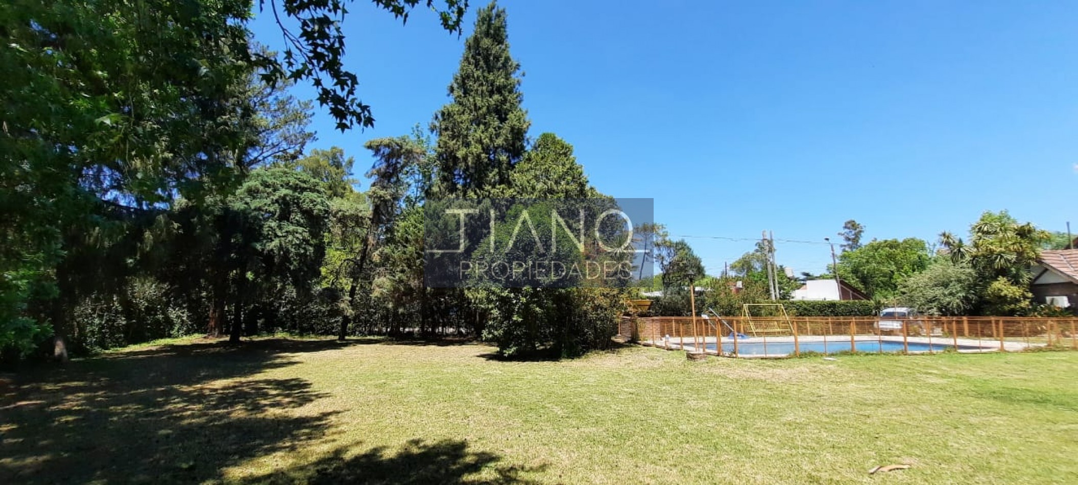 CASAQUINTA CON AMPLIA PISCINA Y PARQUE