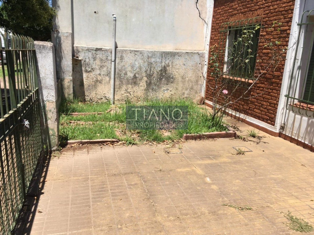 CASA CON AMPLIO FONDO LIBRE EN VENTA EN LONGCHAMPS