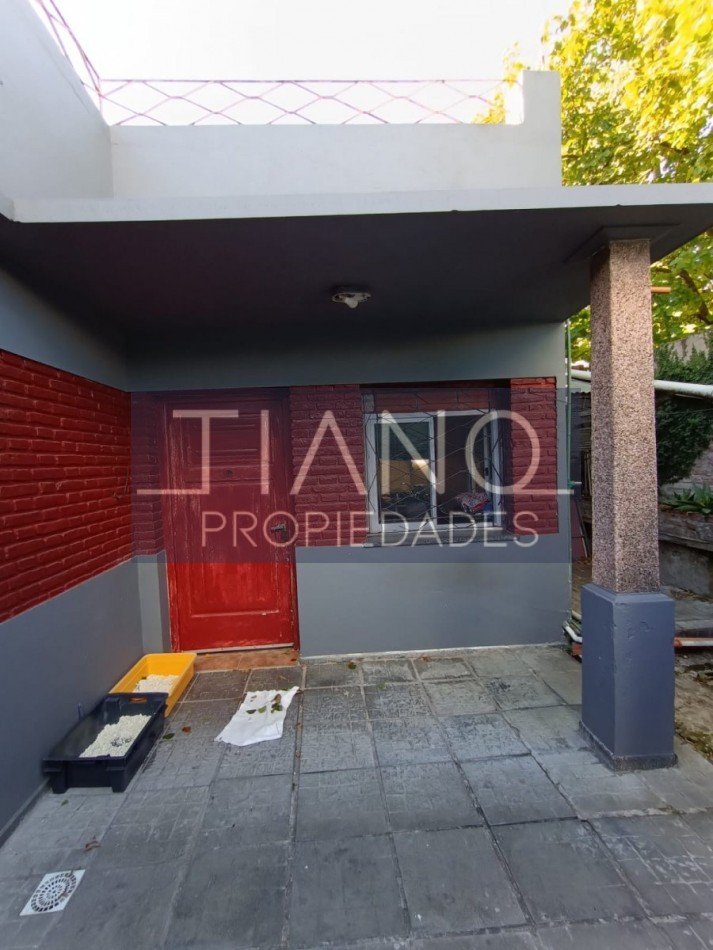 AMPLIA CASA de 3 ambientes +   departamento 2 ambientes al frente  VENTA EN BLOCK