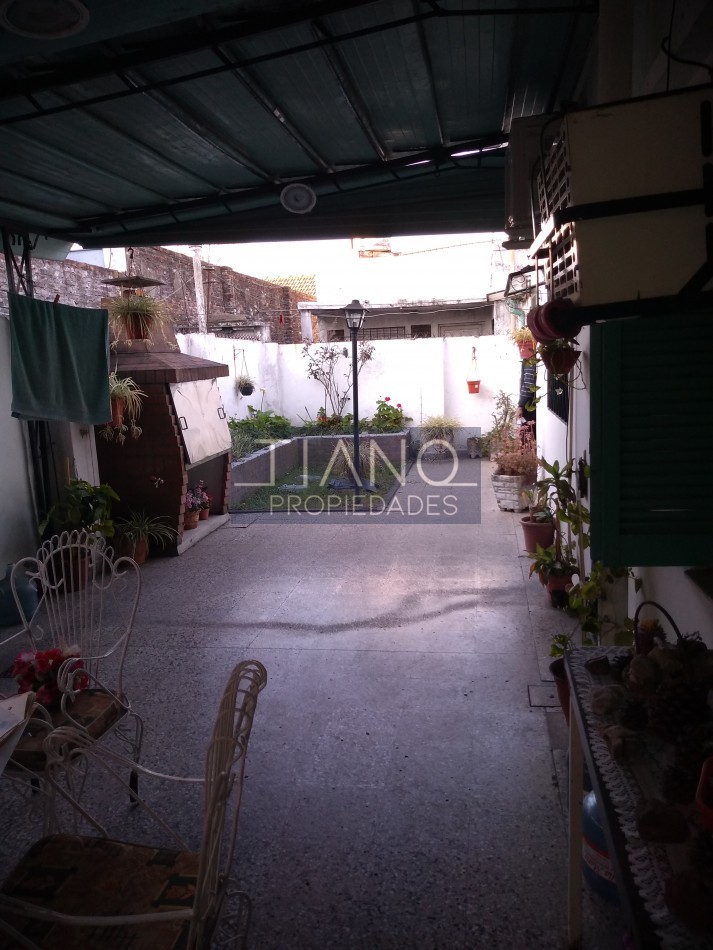 AMPLIO 4 AMBIENTES CON PATIO, PARRILLA Y LAVADERO