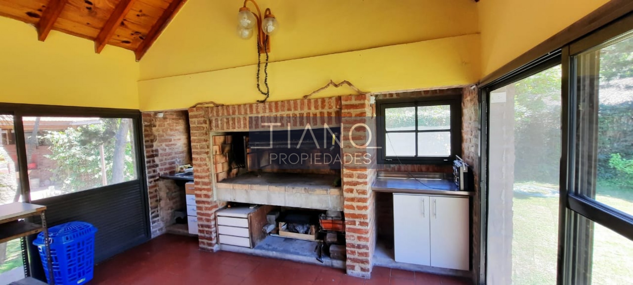 CASAQUINTA CON AMPLIA PISCINA Y PARQUE