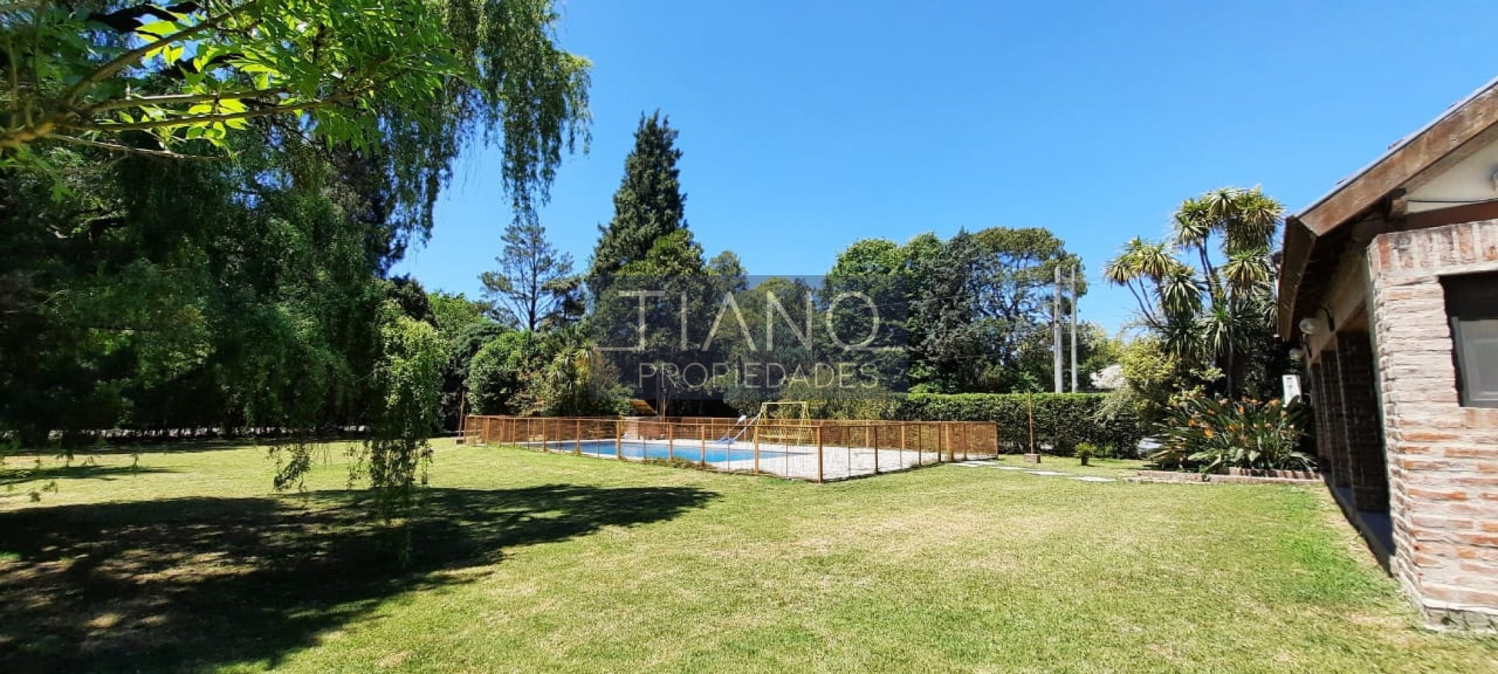 CASAQUINTA CON AMPLIA PISCINA Y PARQUE