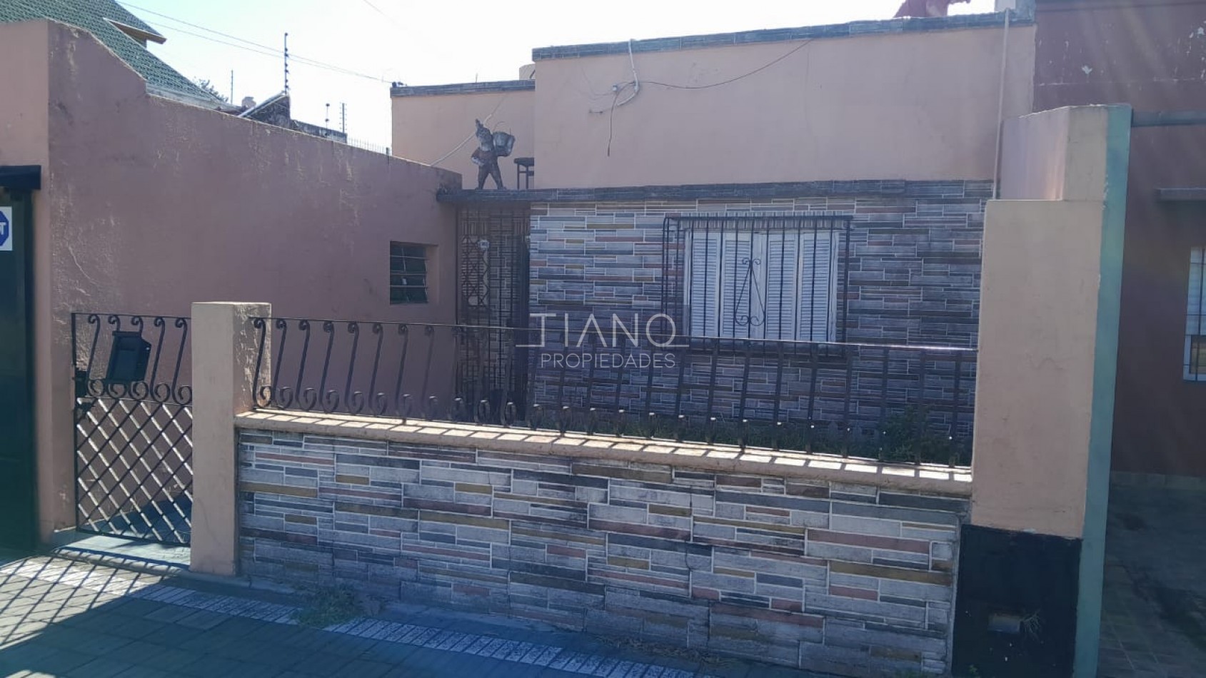 AMPLIO 4 AMBIENTES CON PATIO, PARRILLA Y LAVADERO