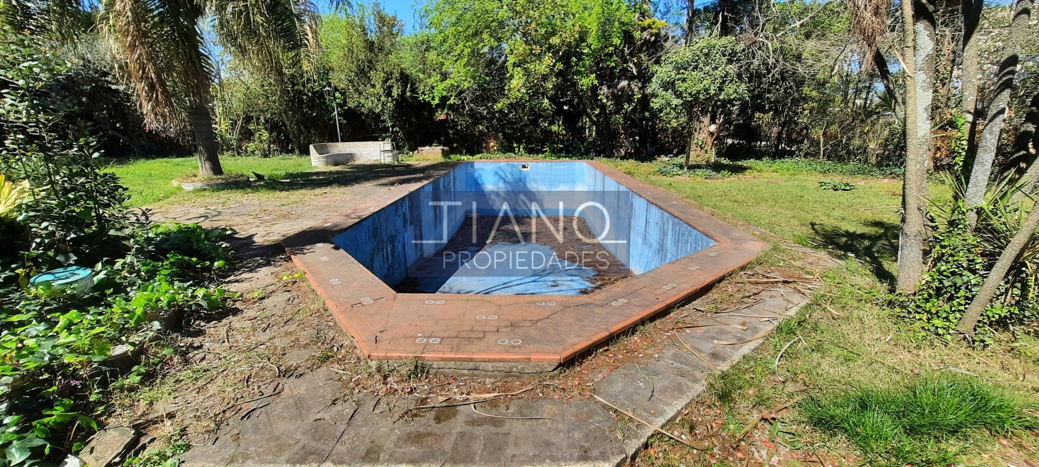 7 LOTES 1.800m2 +2 CASAS A RECICLAR