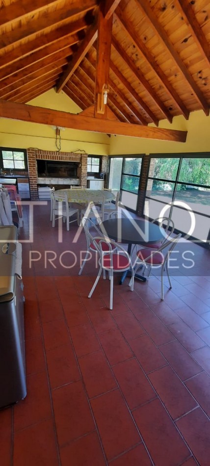 CASAQUINTA CON AMPLIA PISCINA Y PARQUE