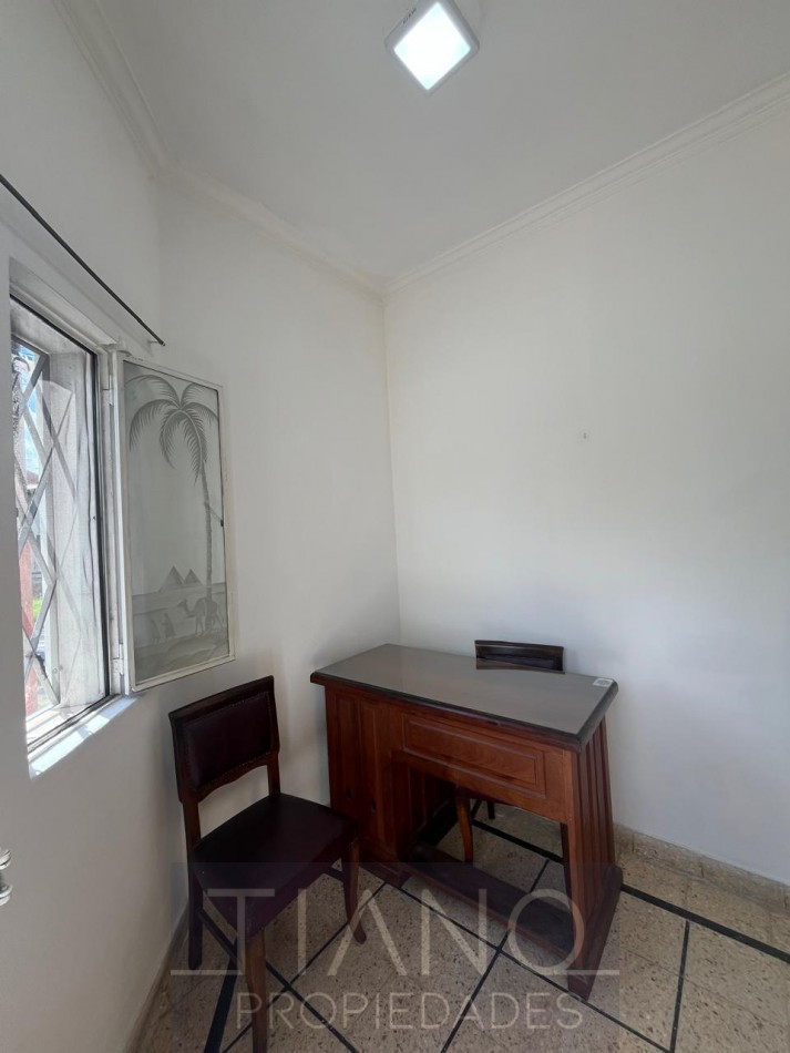 LOCAL EN ALQUILER EN ESQUINA - USO PROFESIONAL/COMERCIAL