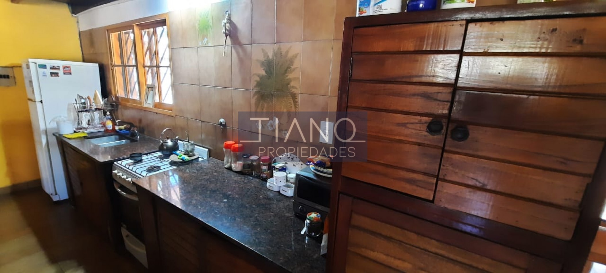 CASAQUINTA CON AMPLIA PISCINA Y PARQUE