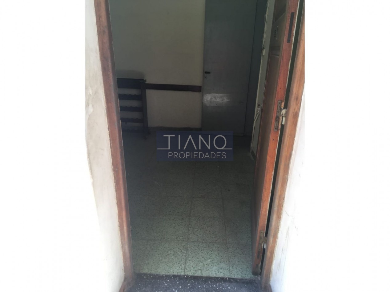 CASA CON AMPLIO FONDO LIBRE EN VENTA EN LONGCHAMPS