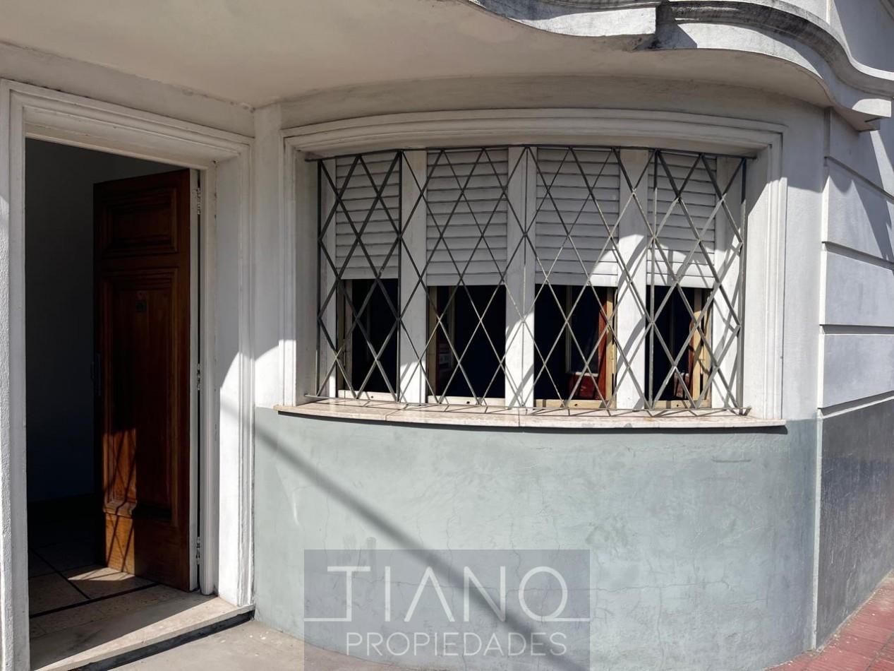 3 AMBIENTES AMPLIOS CON RECEPCION - APTO PROFESIONAL/COMERCIAL