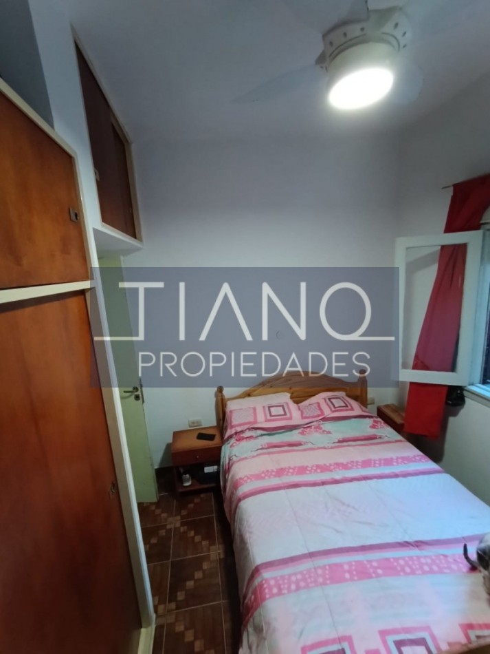 AMPLIA CASA de 3 ambientes +   departamento 2 ambientes al frente  VENTA EN BLOCK