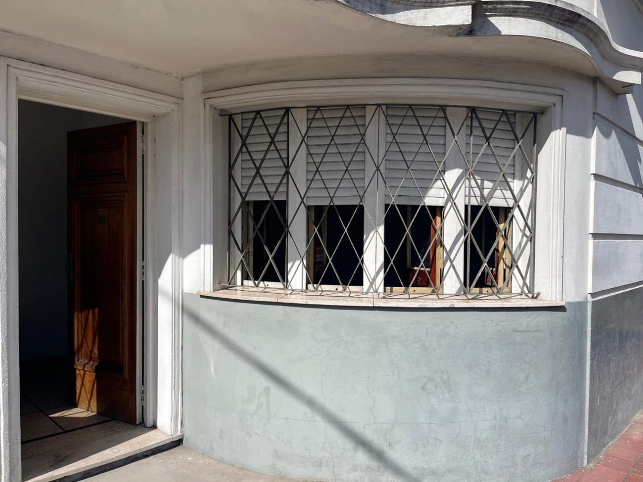 3 AMBIENTES AMPLIOS CON RECEPCION - APTO PROFESIONAL/COMERCIAL